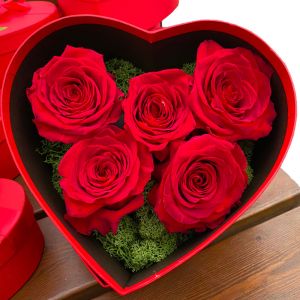 Cofanetto cuore con 5 Rosa Premium